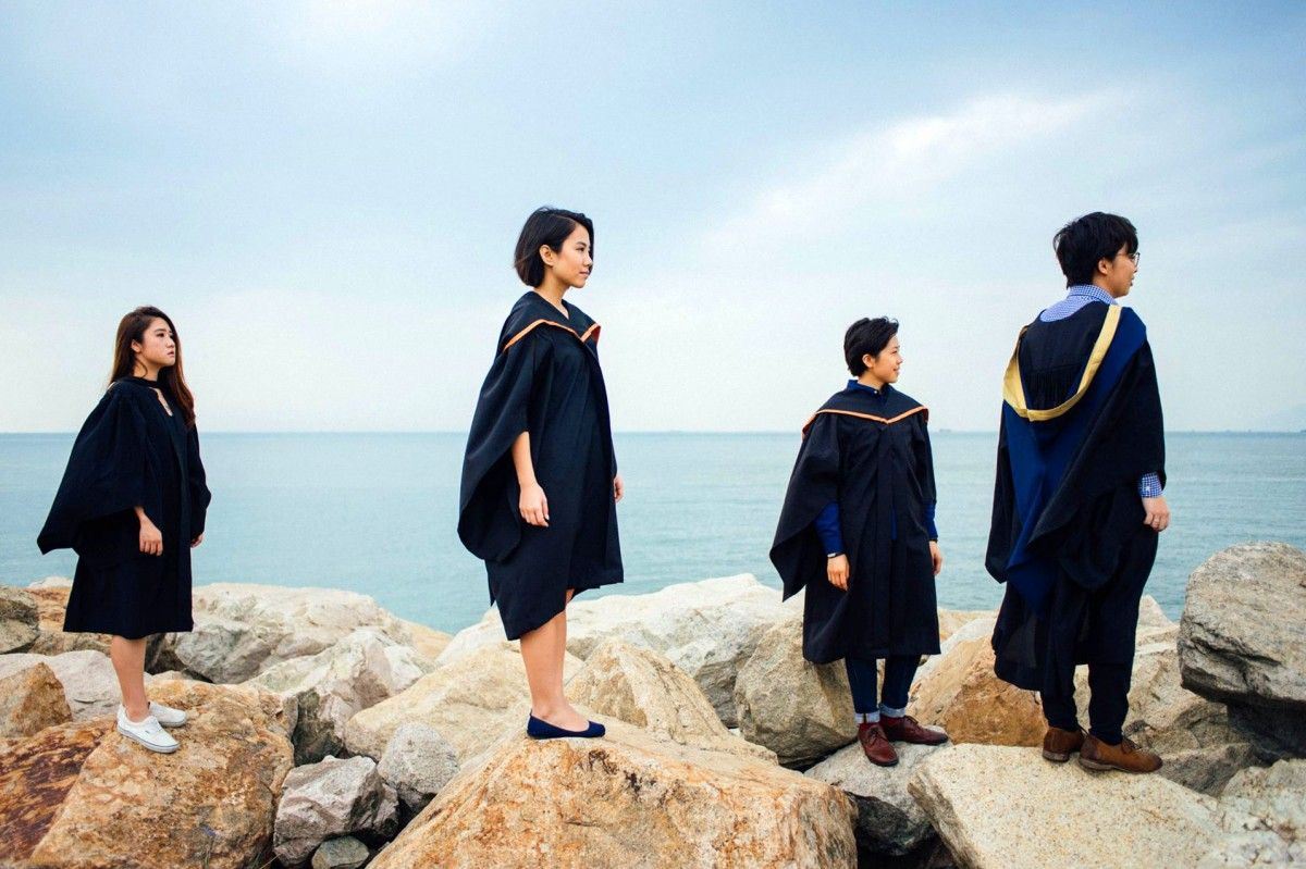 毕业照还在死板板的站在哪里？这样拍才cool啦！