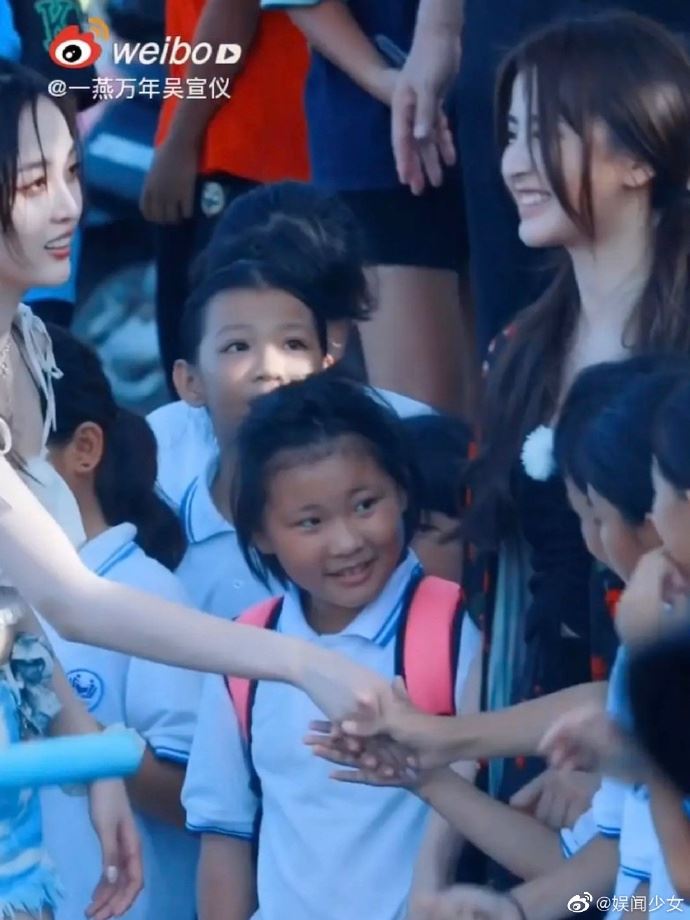 吴宣仪金子涵同框！两位女神现身录制节目《完美的夏天》