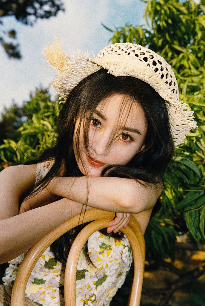 【多图】赵丽颖夏日写真照曝光！嘟嘟嘴俏皮可爱！