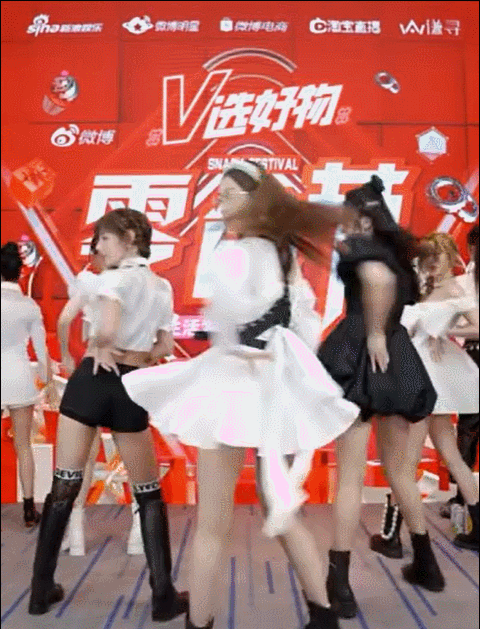 硬糖少女直播大跳成团舞！吃零食反应超可爱！