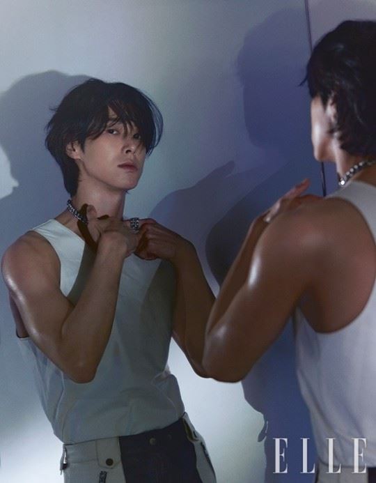 郑允浩时尚杂志大片曝光！湿发滴水超性感！