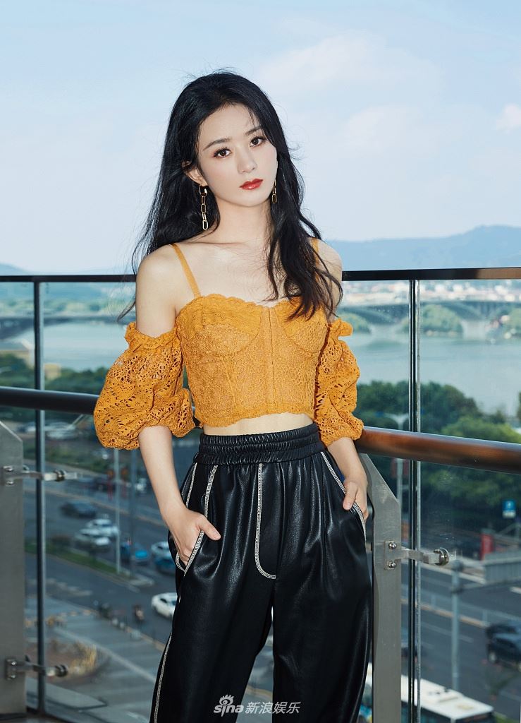 【多图】赵丽颖穿橘色吊带大秀好身材！露小蛮腰尽显线条！ 