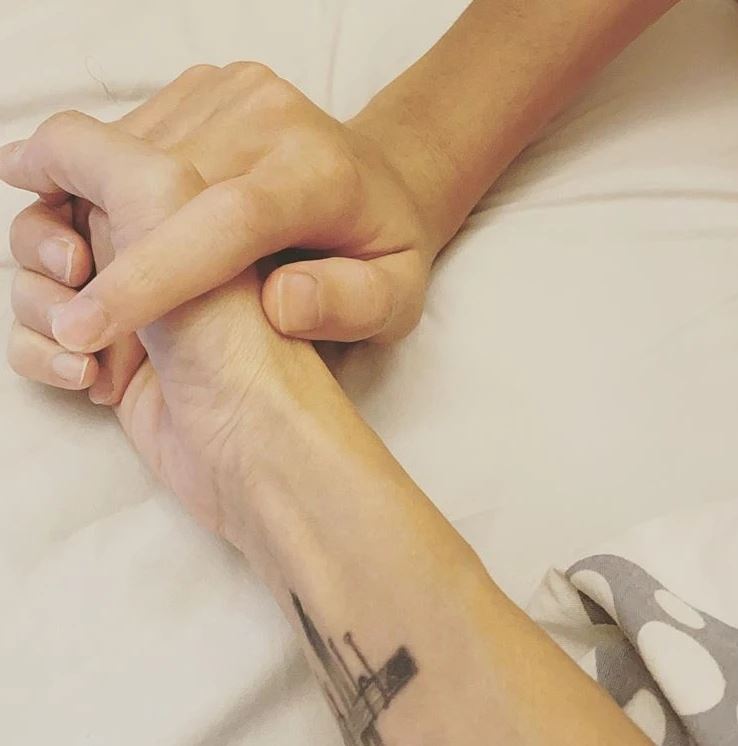 lucas过13岁生日，张柏芝牵儿子手温馨庆生！