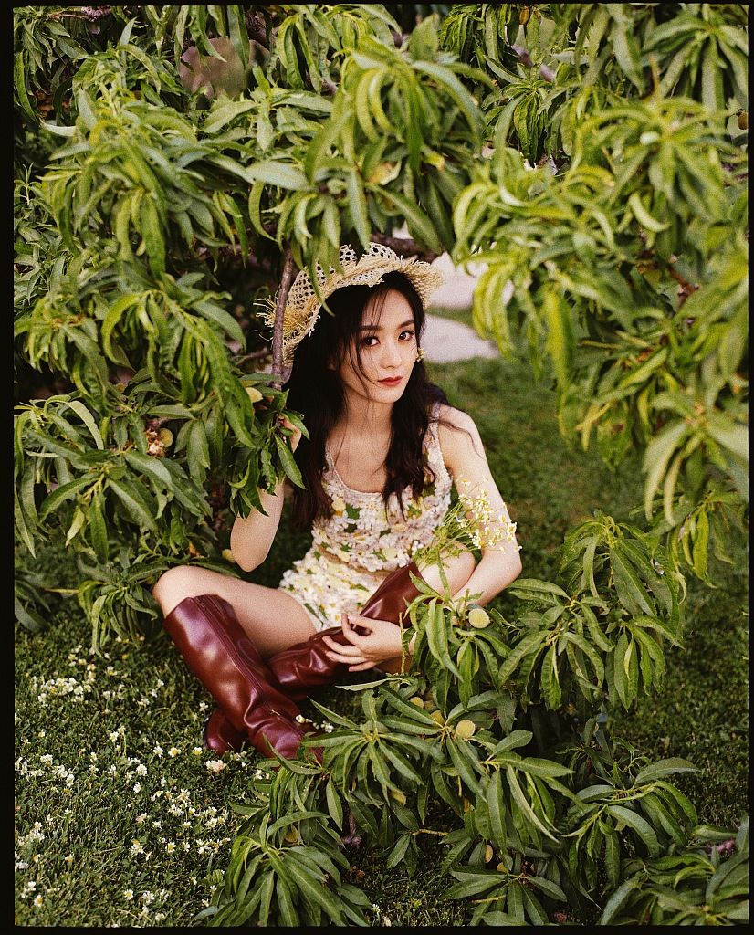 【多图】赵丽颖夏日写真照曝光！嘟嘟嘴俏皮可爱！