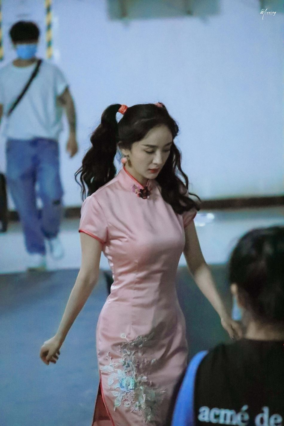 好靓身材啊！杨幂旗袍装曝光！网友：这身材绝了！