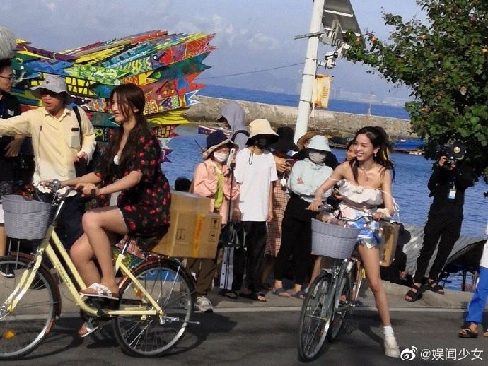 吴宣仪金子涵同框！两位女神现身录制节目《完美的夏天》