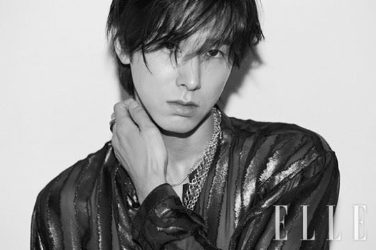郑允浩时尚杂志大片曝光！湿发滴水超性感！