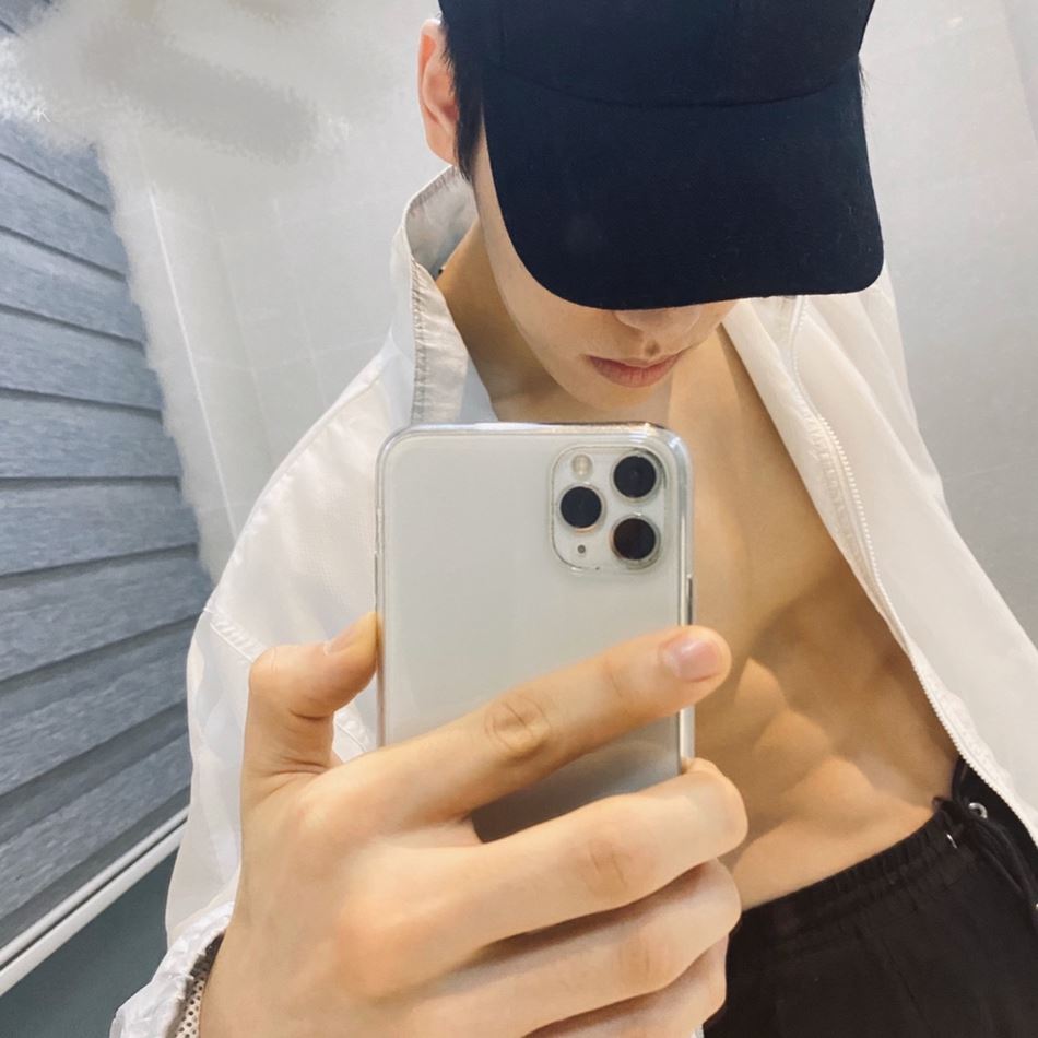 这身材绝了！王子异大晒腹肌照，体脂率才6.7%！