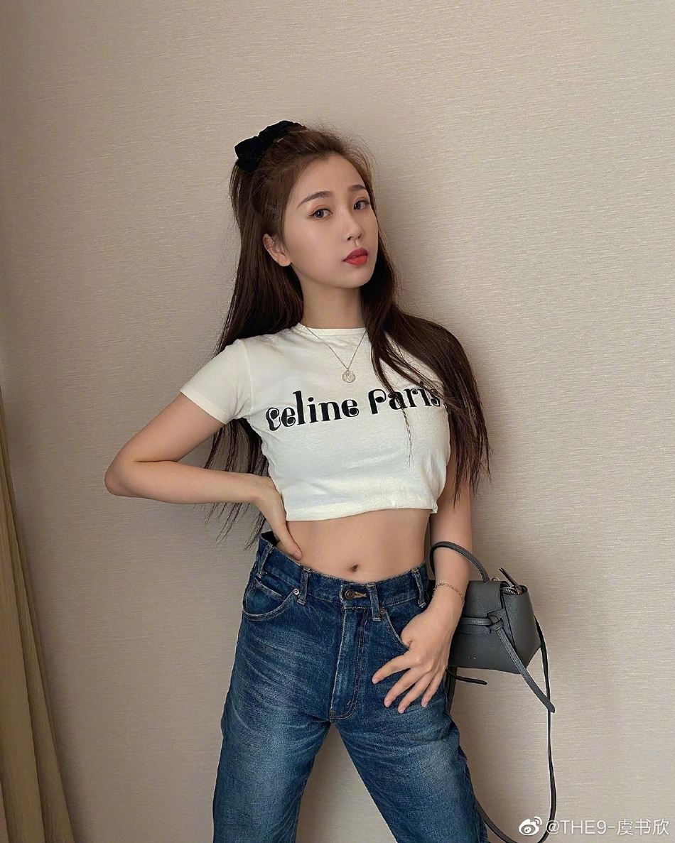 the9虞书欣学生时代照曝光！扎马尾清纯年轻！