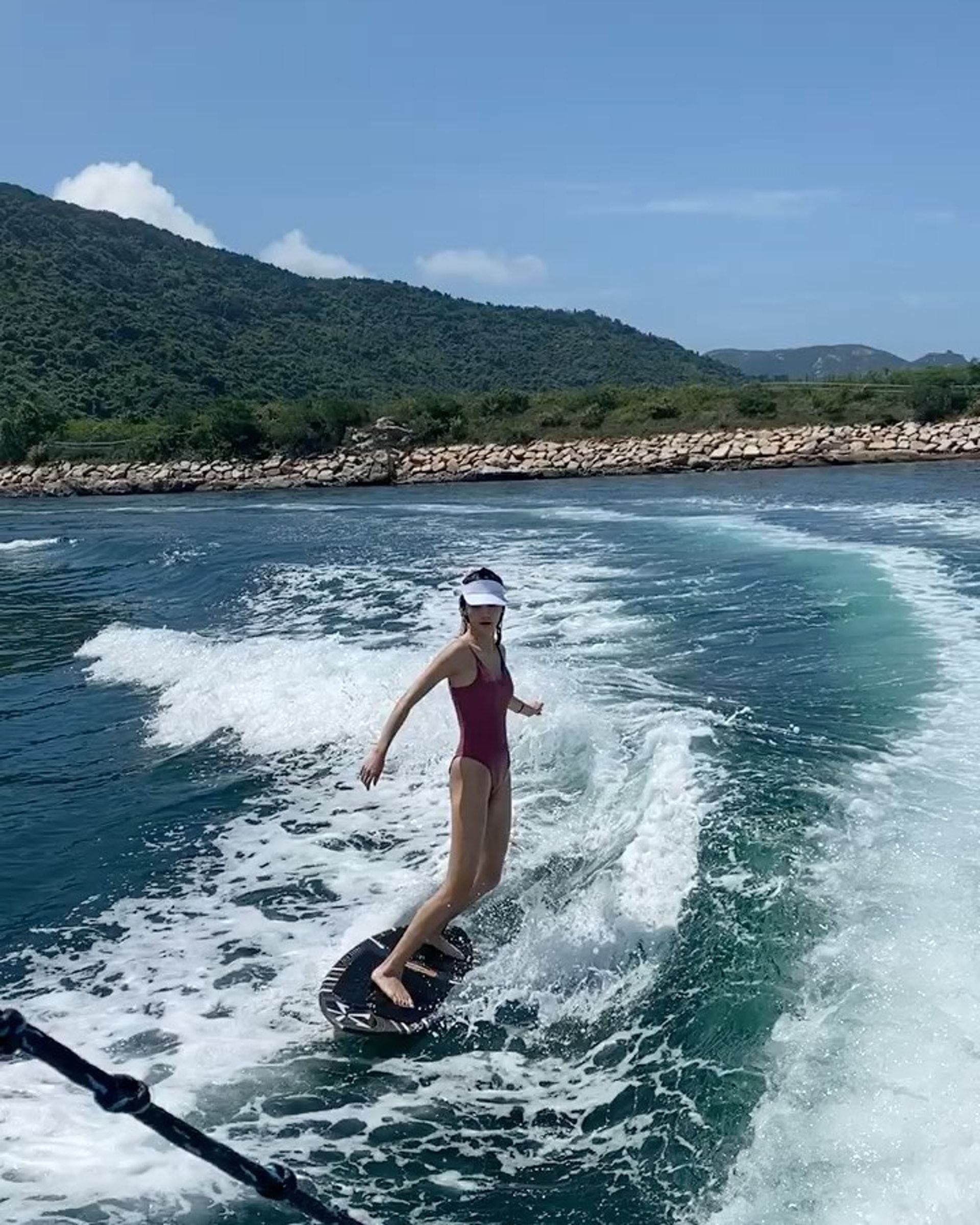 吴千语被传明年结婚？！出海拍「女神照」放松自己！