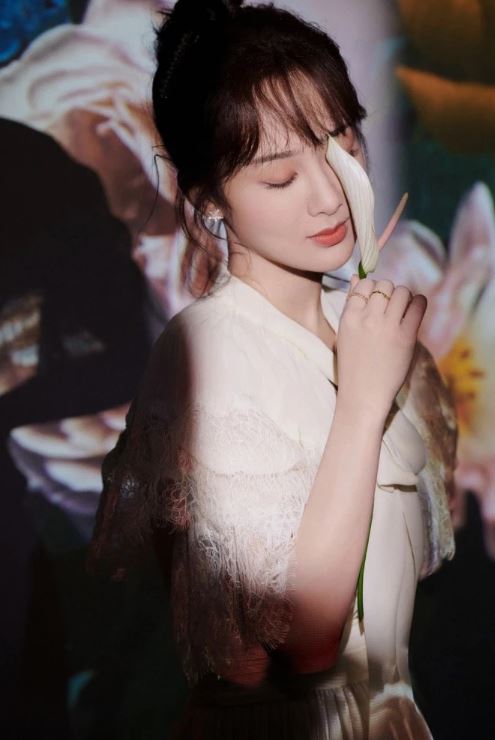 《青簪行》杀青后杨紫首度亮相！身材超棒造型清纯！