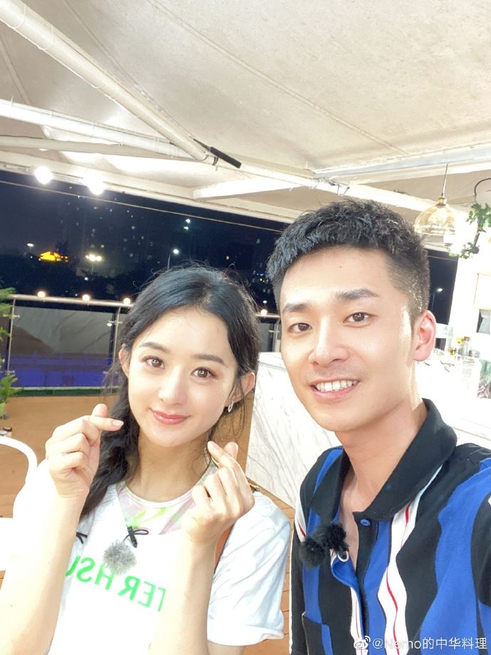 《中餐厅4》杀青照曝光！黄晓明、赵丽颖比yeah画面超温馨！