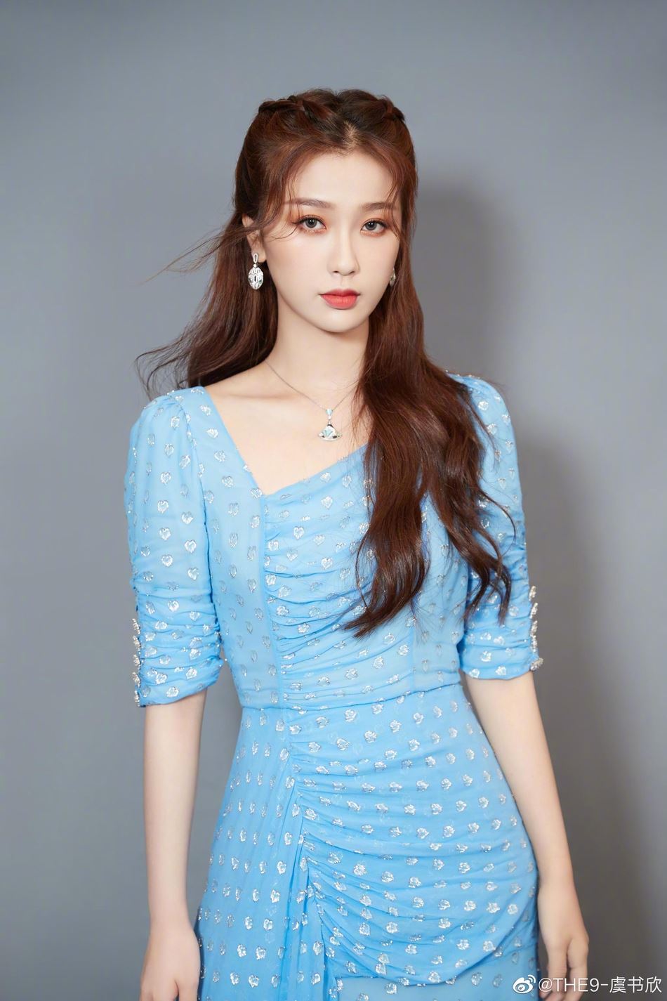 the9虞书欣学生时代照曝光！扎马尾清纯年轻！