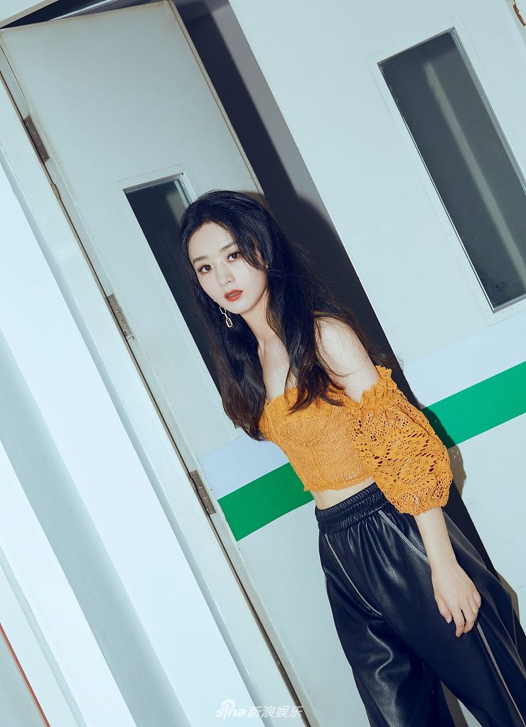 【多图】赵丽颖穿橘色吊带大秀好身材！露小蛮腰尽显线条！ 