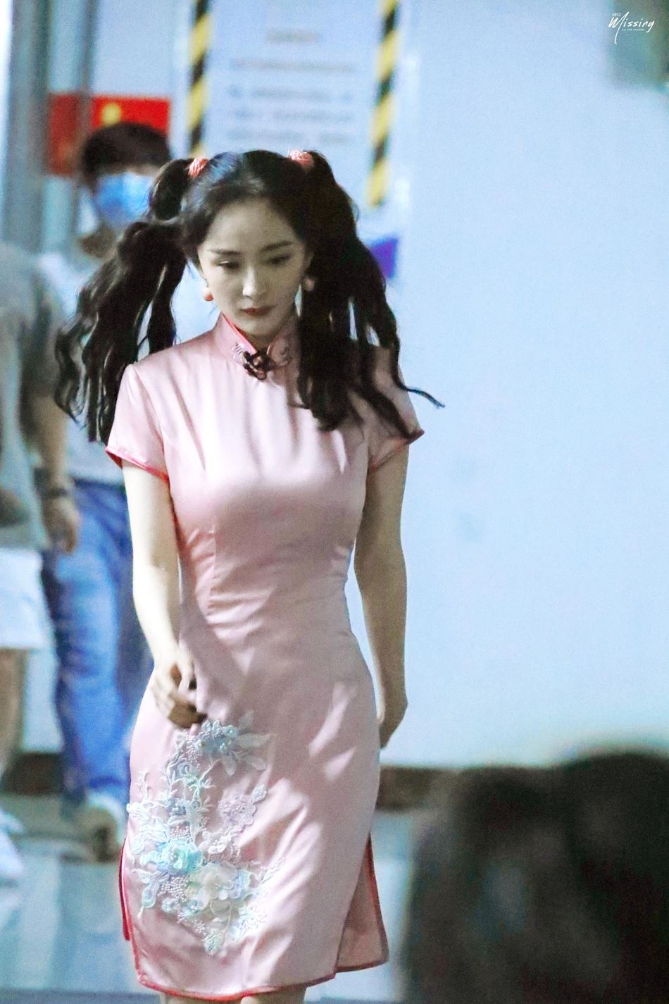 好靓身材啊！杨幂旗袍装曝光！网友：这身材绝了！