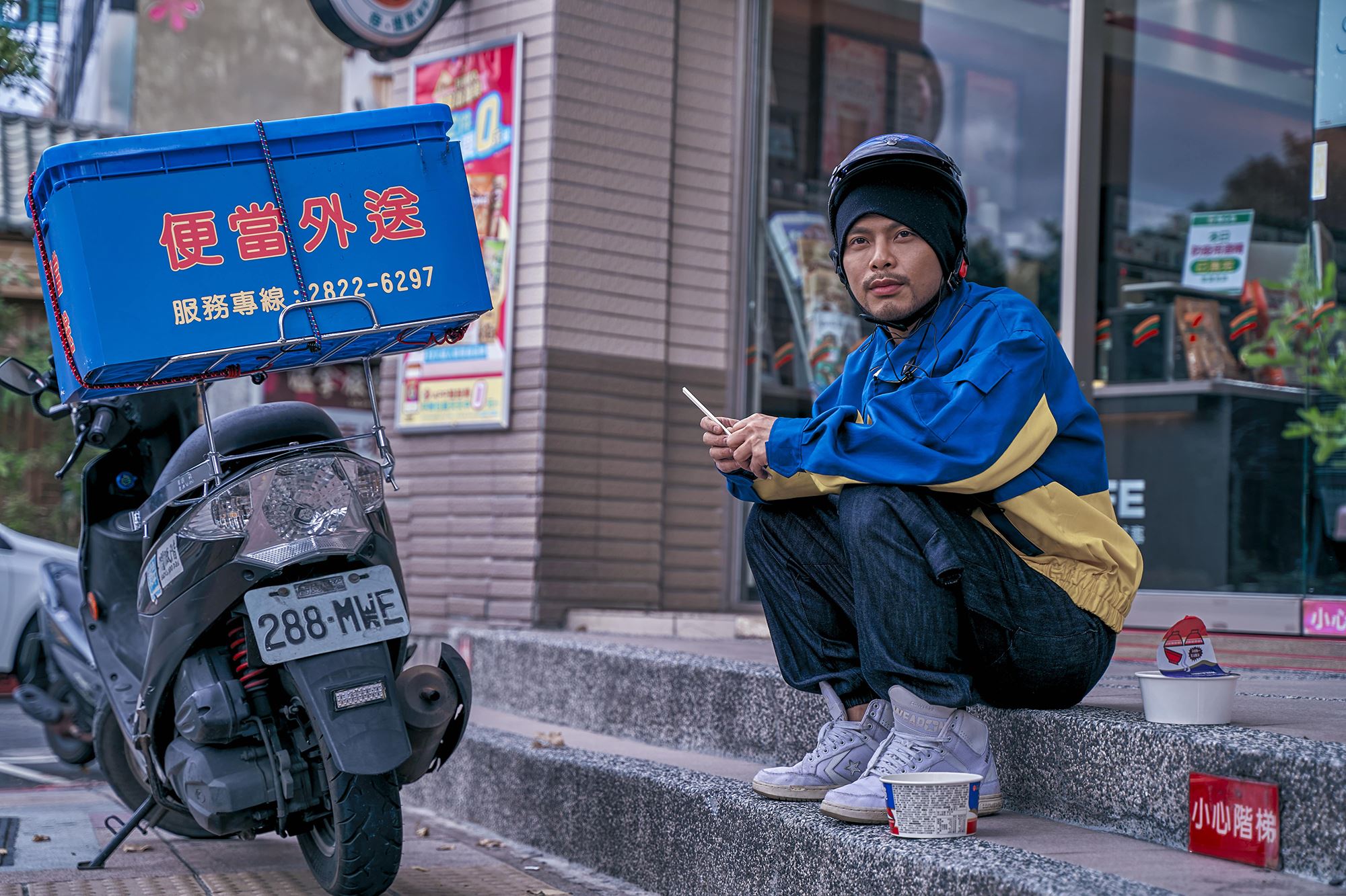 大马鬼才黄明志摇滚魂大爆发最新创作《五百》向偶像致敬