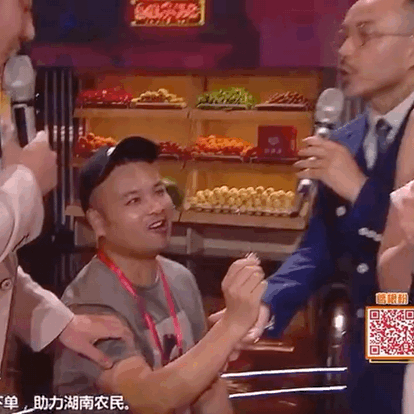 迪丽热巴直播现场被男粉丝求婚？！主持人汪涵反应快控制场面