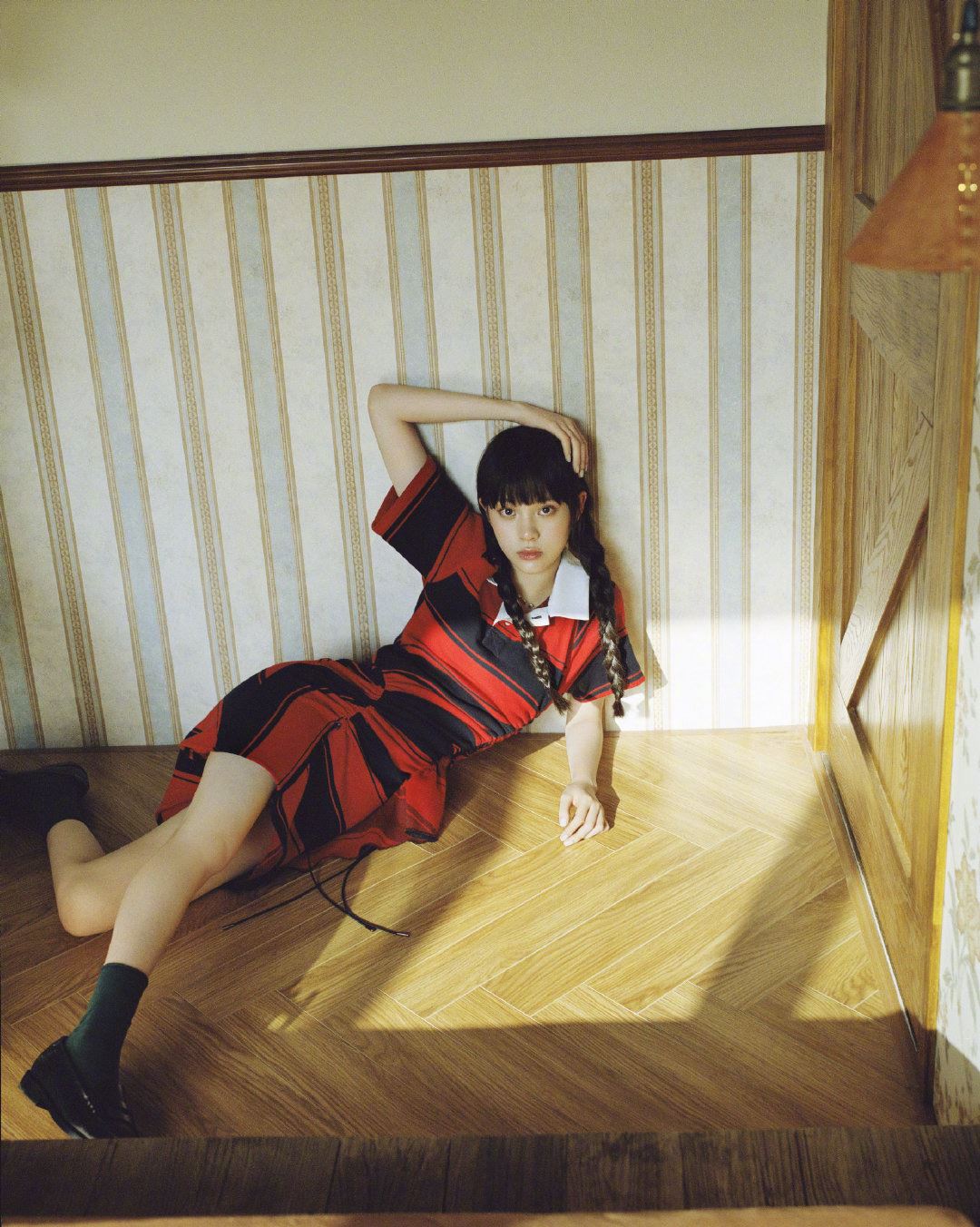 【多图】欧阳娜娜复古风照曝光！尽显少女青春的气息