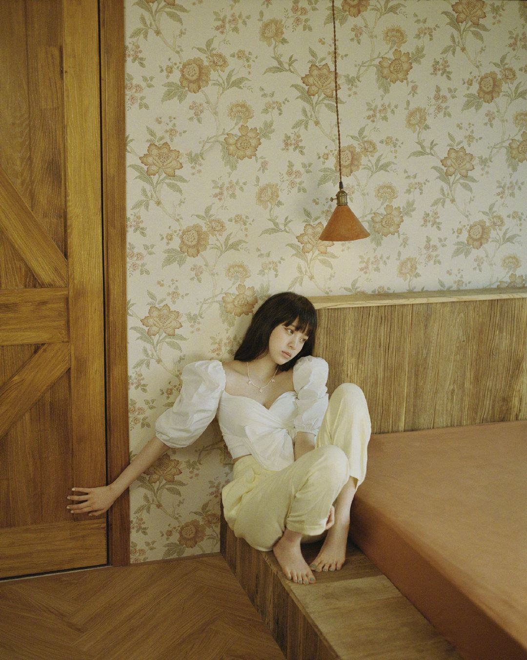 【多图】欧阳娜娜复古风照曝光！尽显少女青春的气息