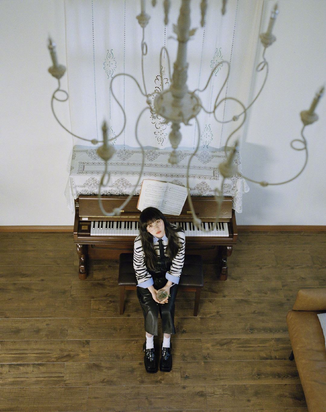 【多图】欧阳娜娜复古风照曝光！尽显少女青春的气息