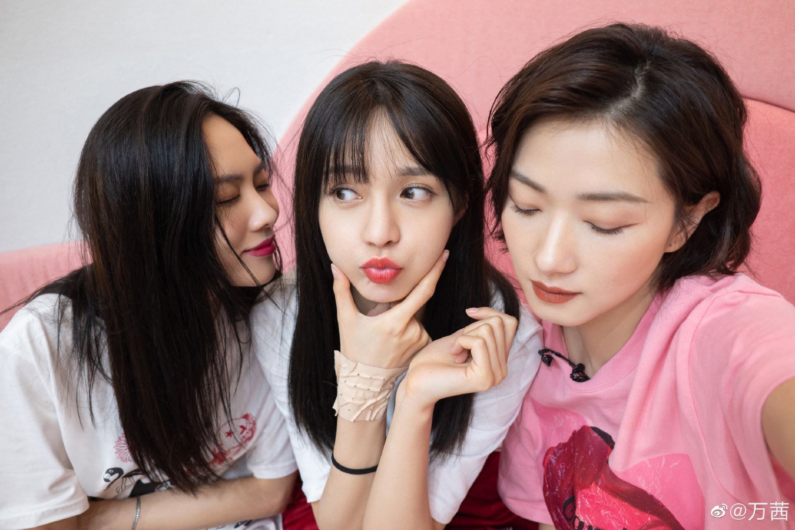 万茜沈梦辰王霏霏合作舞台《manta》！她直言：「三人行必有舞蹈老师」
