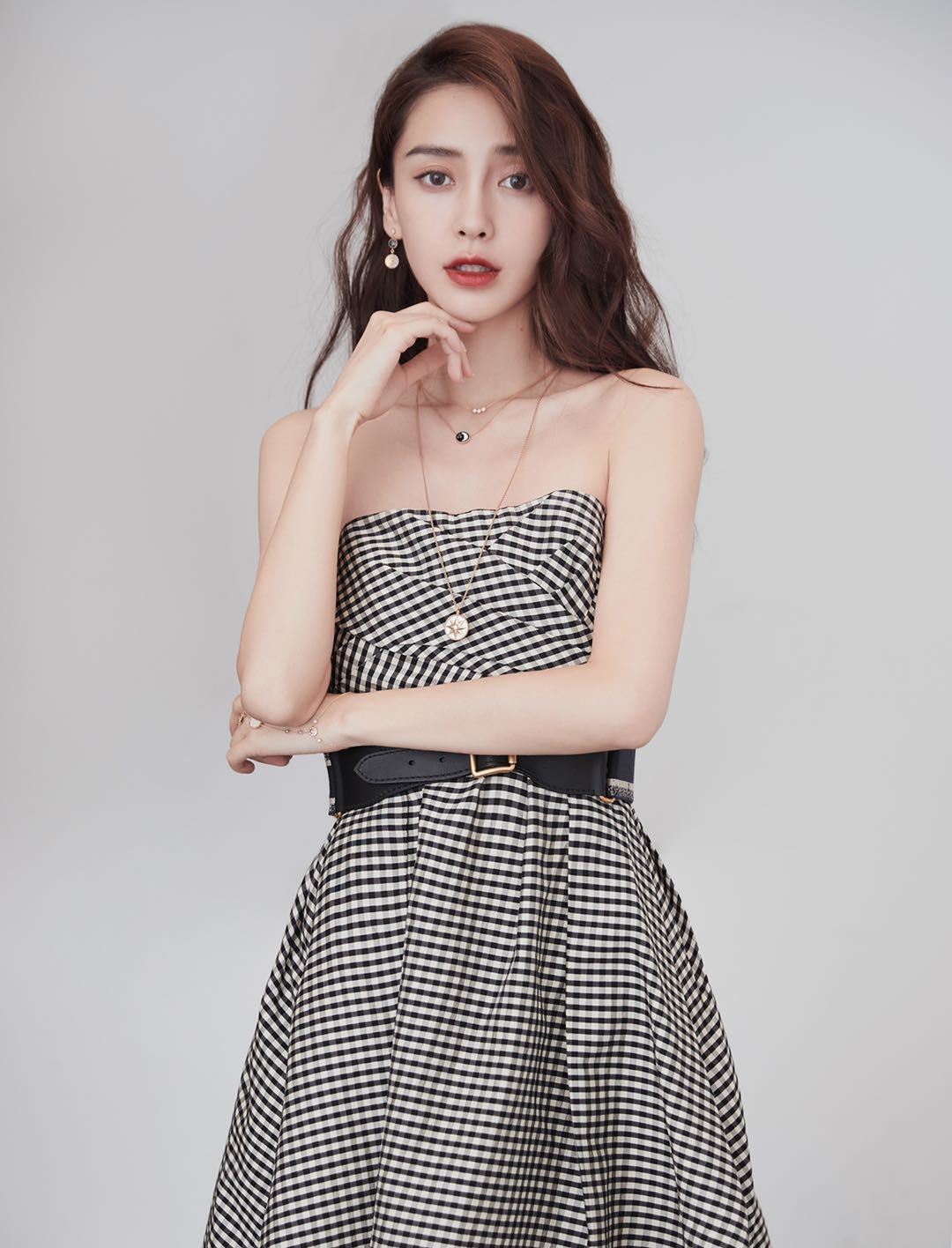 【多图】angelababy美爆！穿抹胸裙大秀性感锁骨！