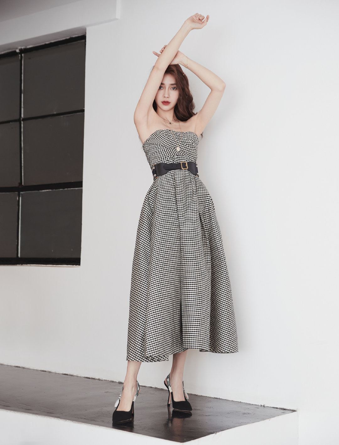 【多图】angelababy美爆！穿抹胸裙大秀性感锁骨！