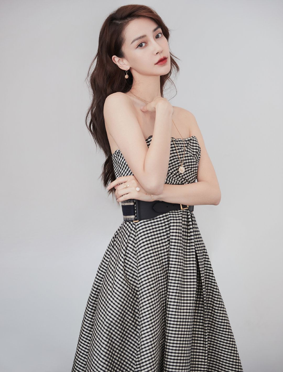 【多图】angelababy美爆！穿抹胸裙大秀性感锁骨！