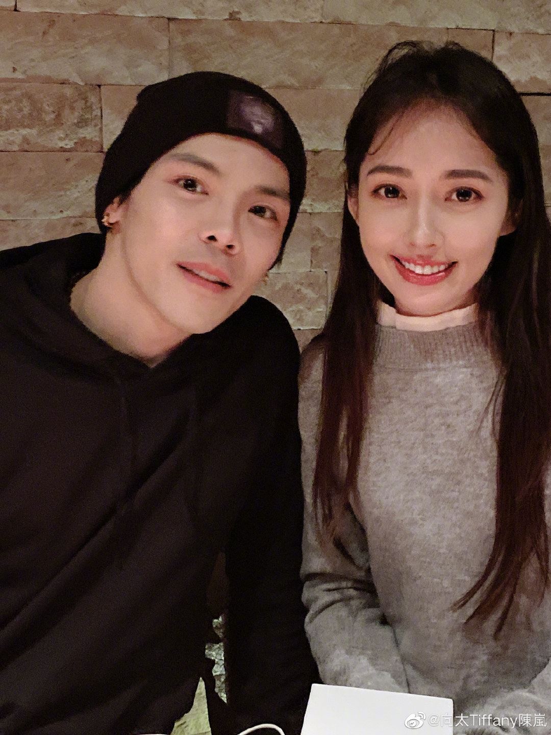 向太晒向佐和郭碧婷合照，发长文谈感情这回事