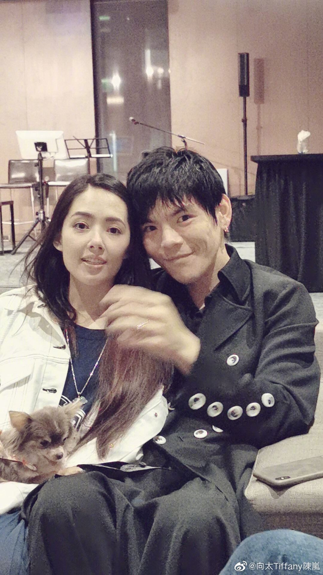 向太晒向佐和郭碧婷合照，发长文谈感情这回事