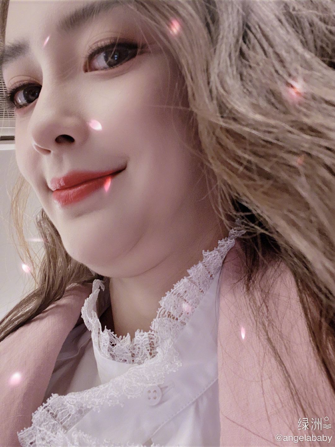 连续吃1个月消夜，angelababy大晒「惊人双下巴」！