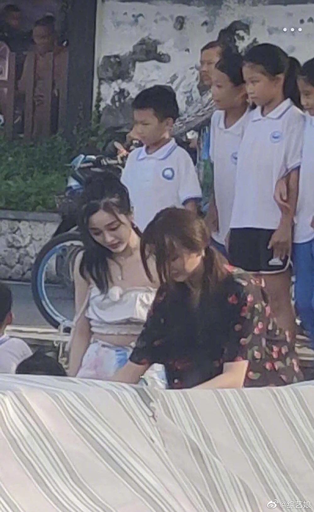 吴宣仪金子涵同框！两位女神现身录制节目《完美的夏天》