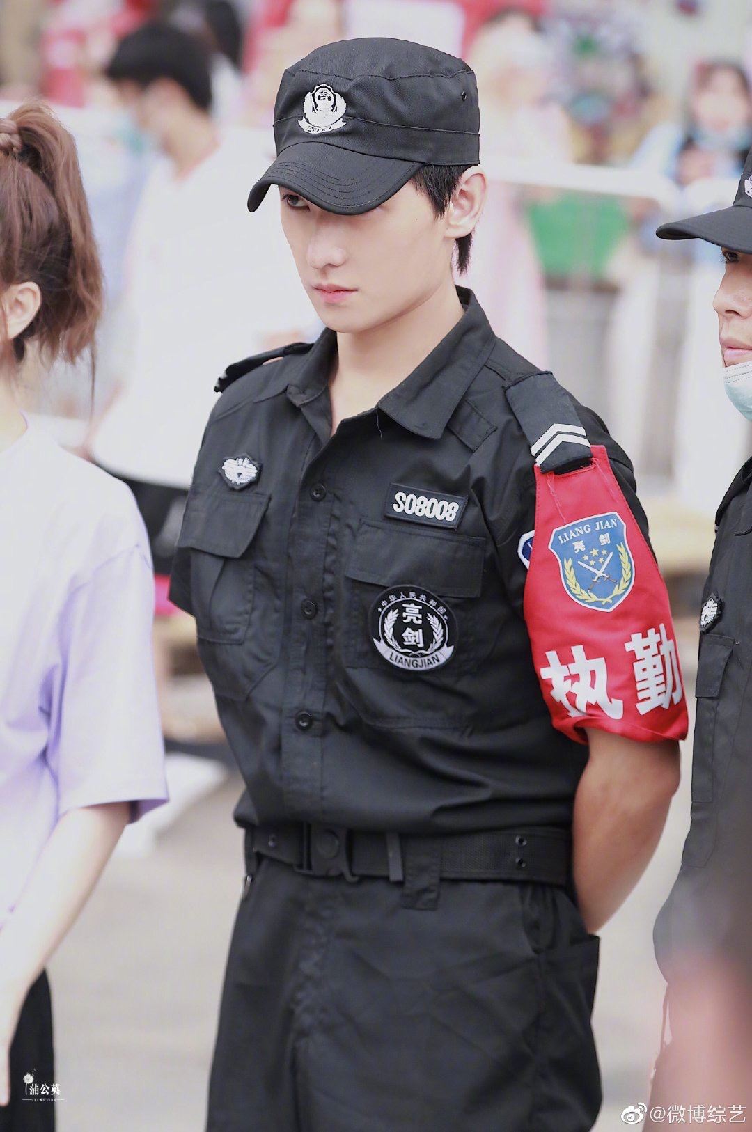 《元气满满的哥哥们》路途照曝光！杨洋保安造型超养眼帅气！