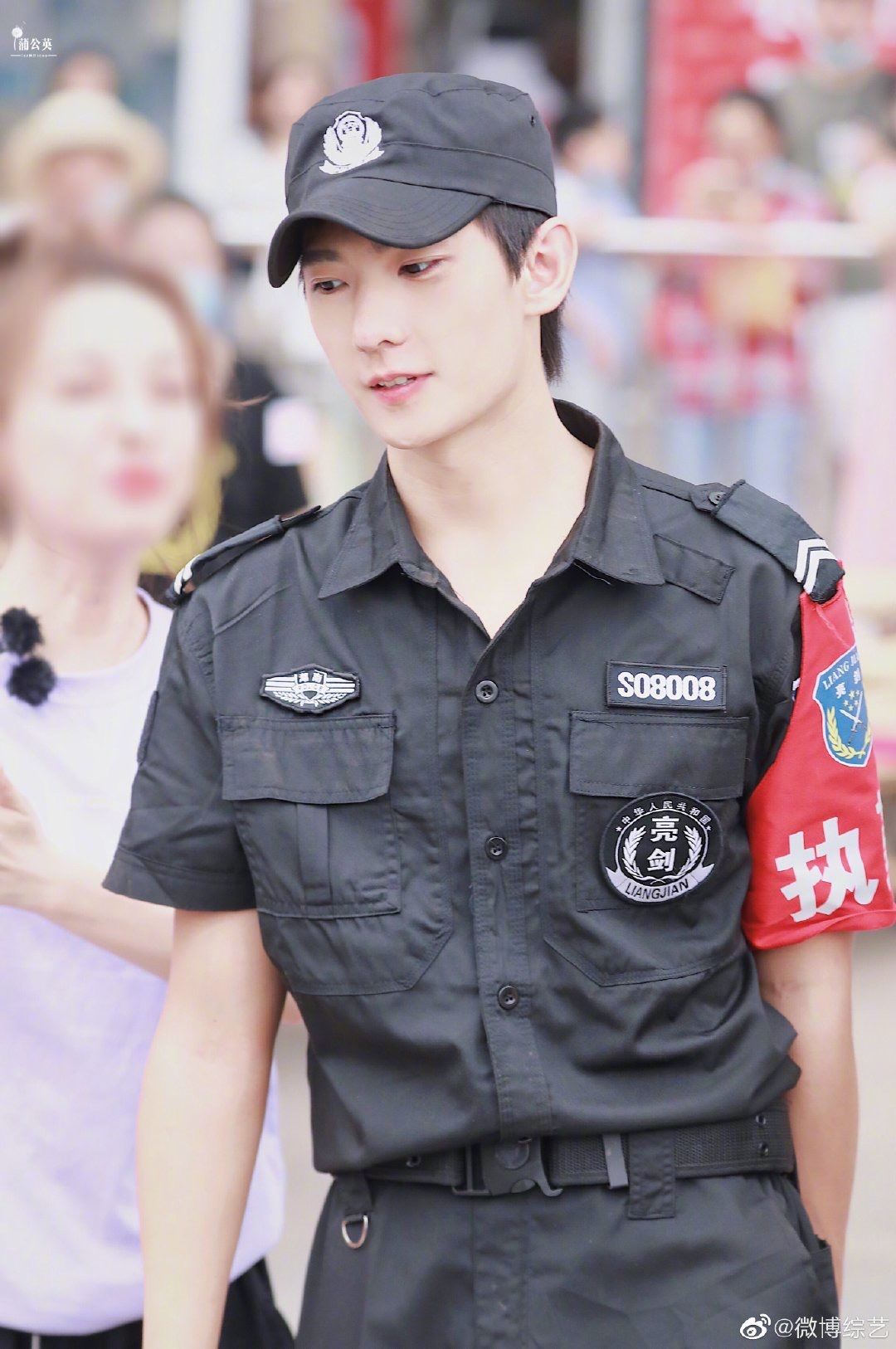 《元气满满的哥哥们》路途照曝光！杨洋保安造型超养眼帅气！