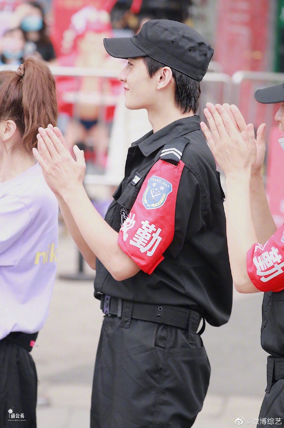 《元气满满的哥哥们》路途照曝光！杨洋保安造型超养眼帅气！