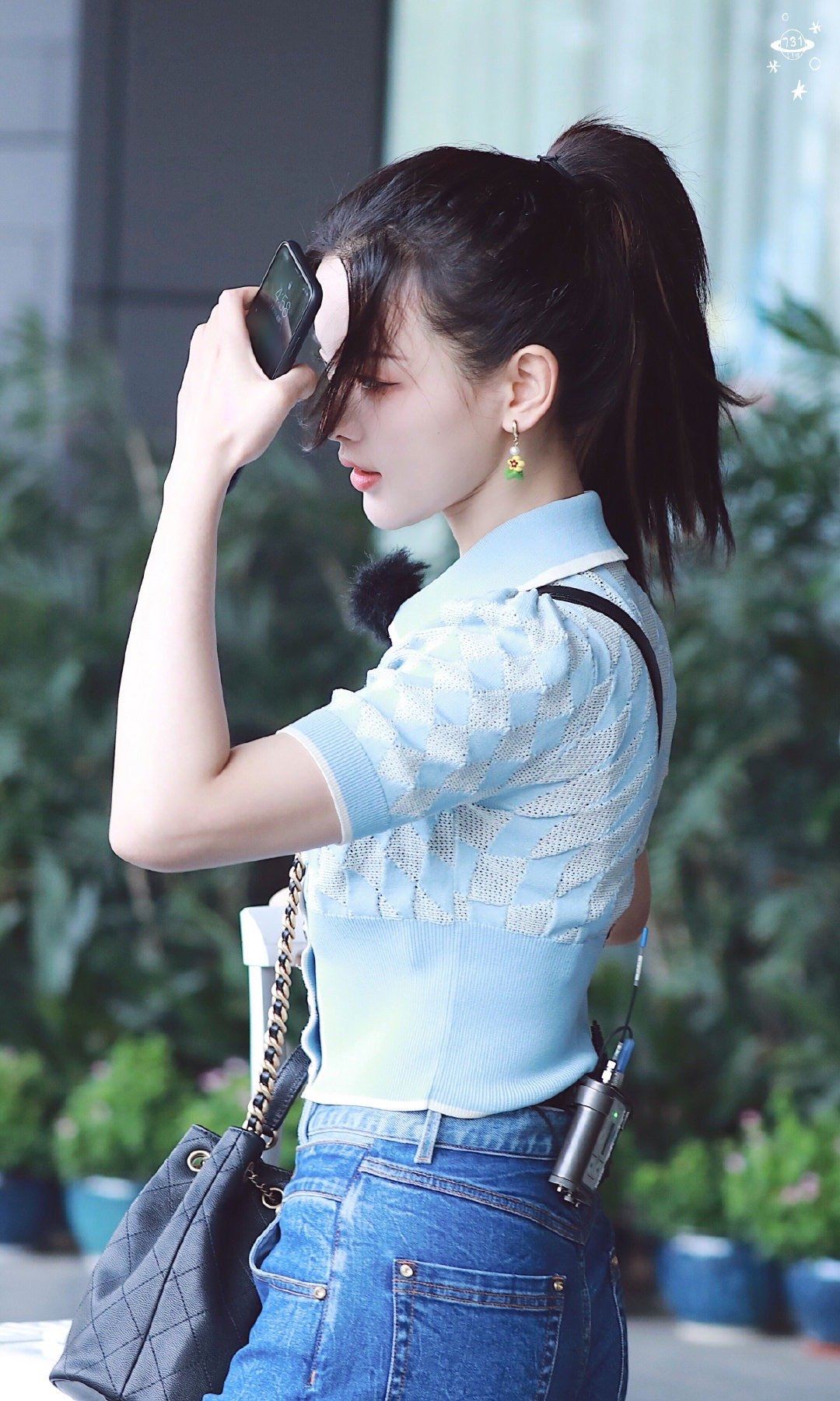 杨超越现身录制《中餐厅4》！大秀小蛮腰超好看！