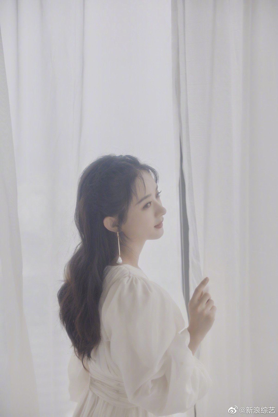 劲靓！赵丽颖泡泡袖纱裙尽显女神范儿，网民：越来越漂亮！