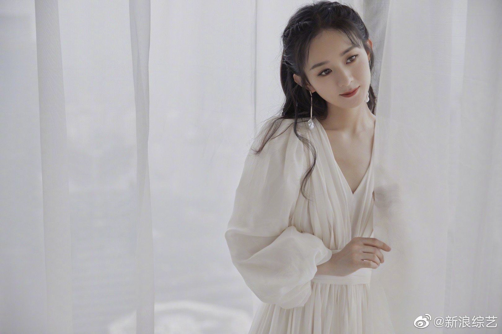 劲靓！赵丽颖泡泡袖纱裙尽显女神范儿，网民：越来越漂亮！