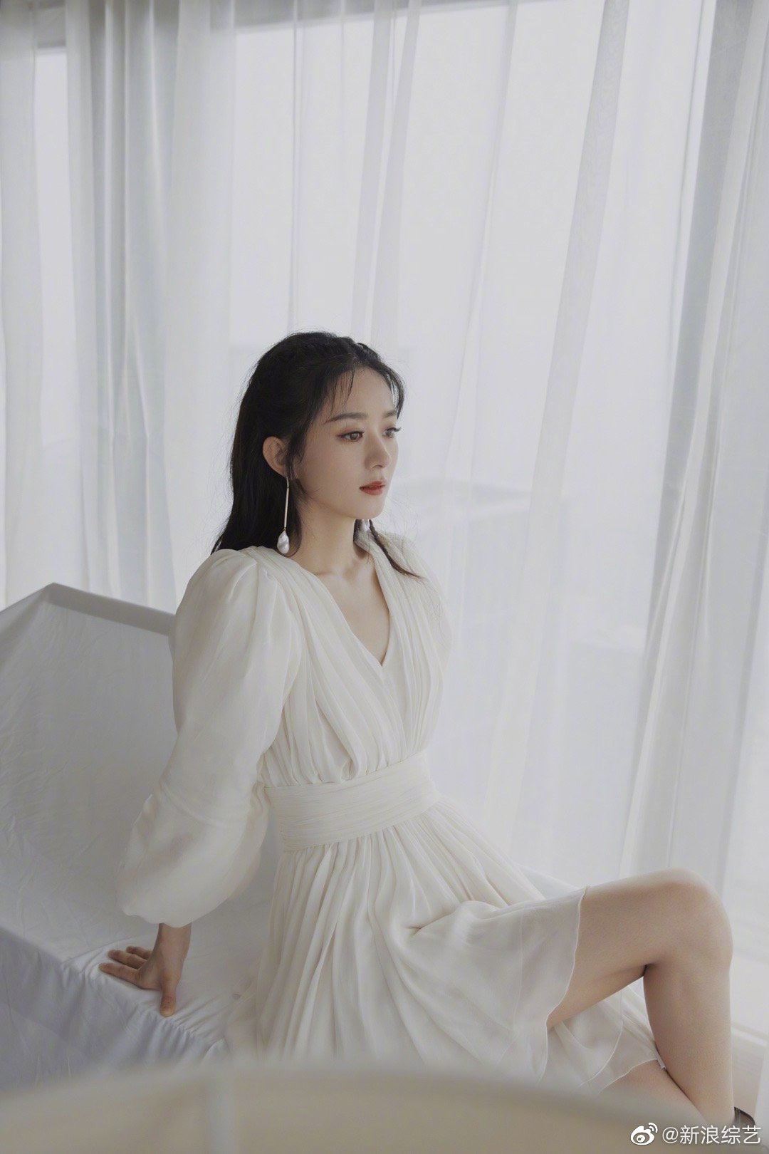 劲靓！赵丽颖泡泡袖纱裙尽显女神范儿，网民：越来越漂亮！