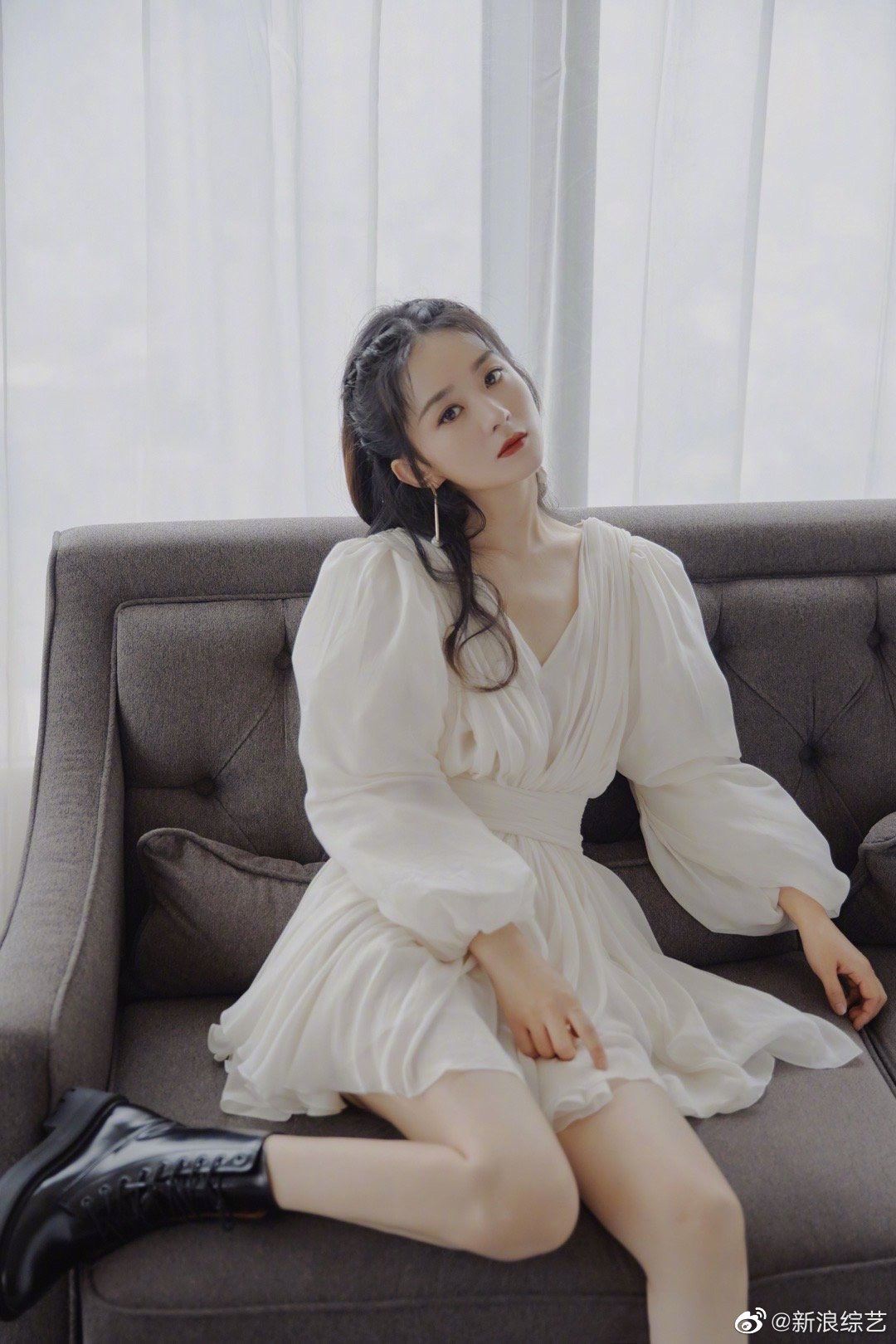 劲靓！赵丽颖泡泡袖纱裙尽显女神范儿，网民：越来越漂亮！