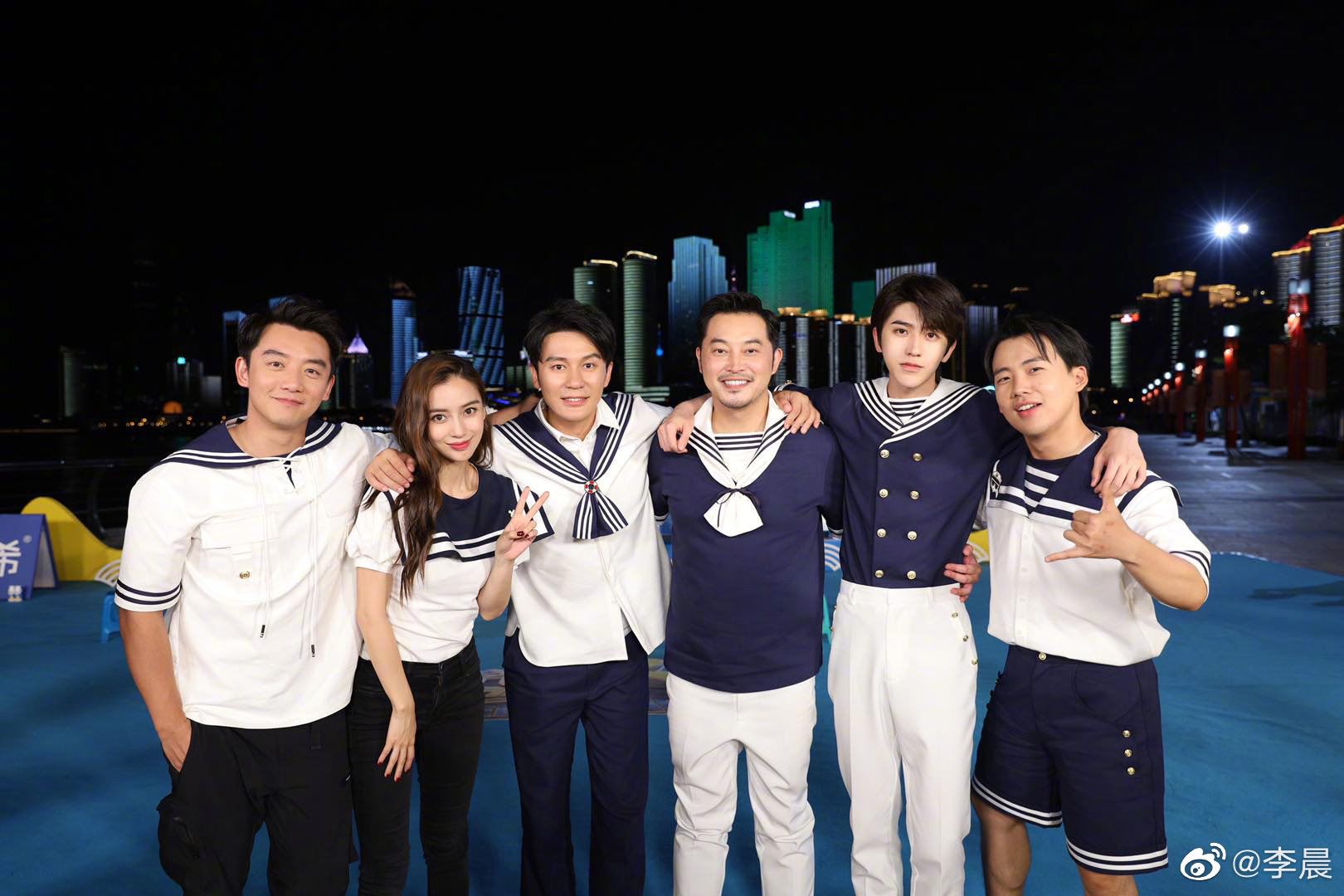 《奔跑吧》杀青啦！嘉宾们晒跑男团合照庆祝！