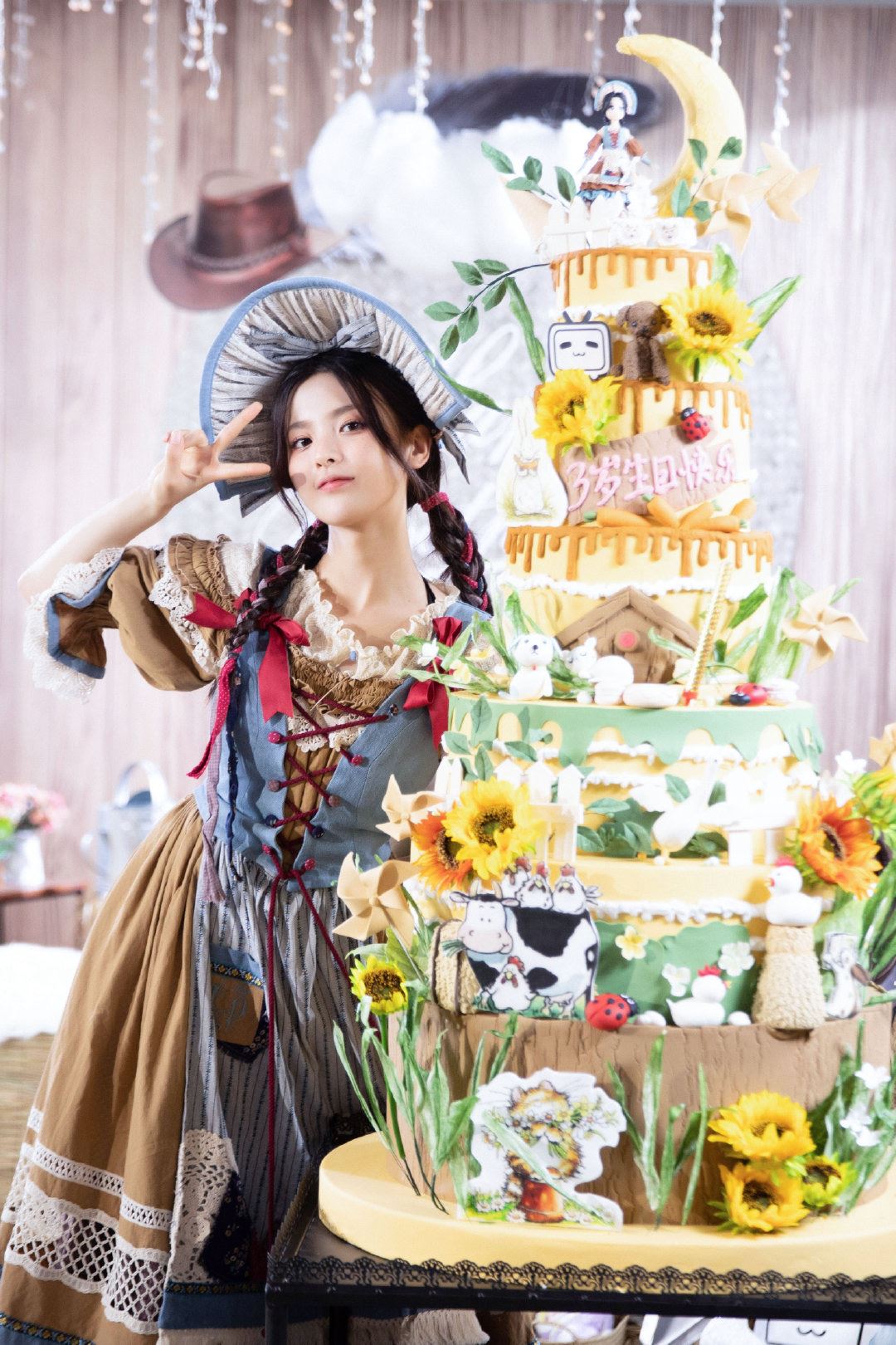 杨超越一身复古装为22岁的自己庆生！少女心爆棚啊！