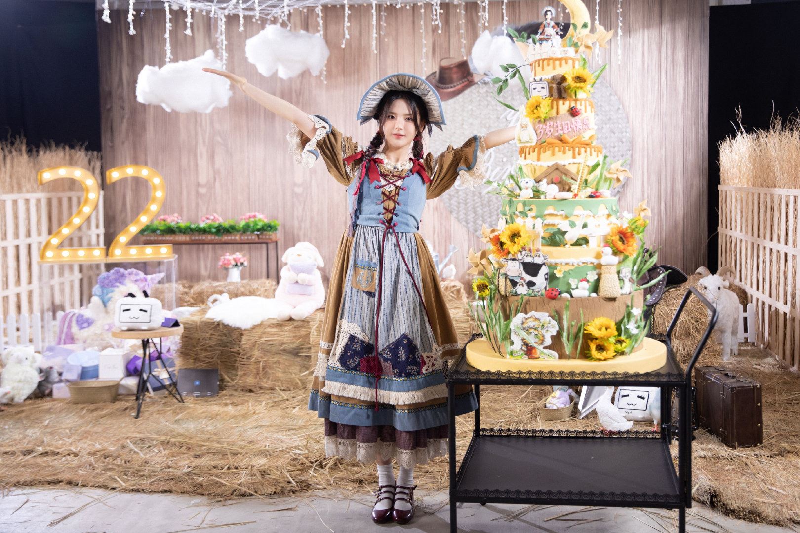 杨超越一身复古装为22岁的自己庆生！少女心爆棚啊！