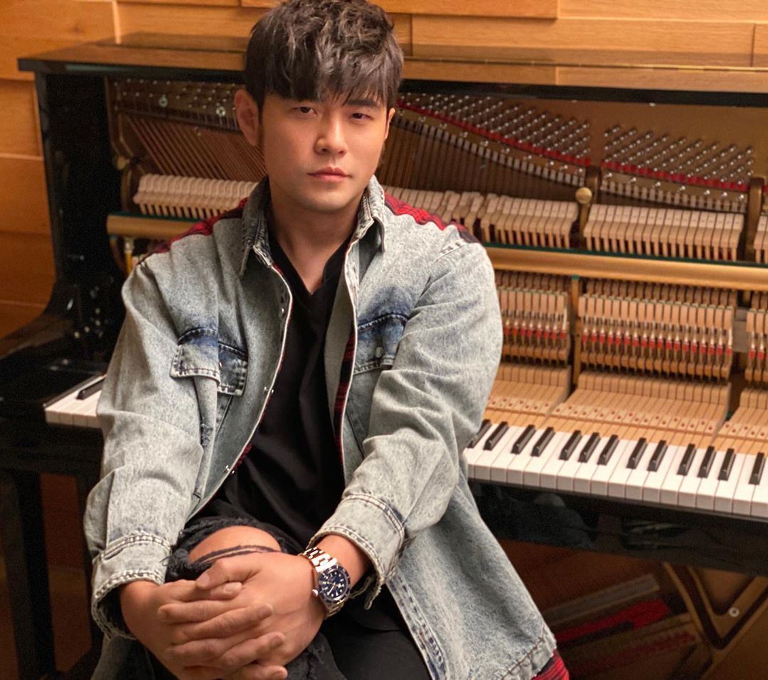 周杰伦晒女儿背影照！画面超好看：我是超棒的摄影师