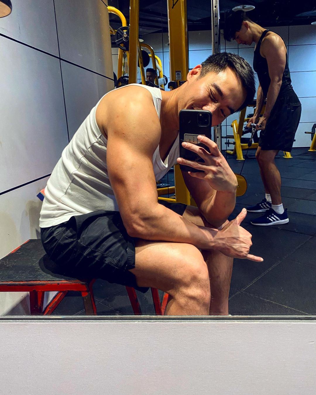 离婚后狂健身!赖弘国练出好身材大晒腹肌!