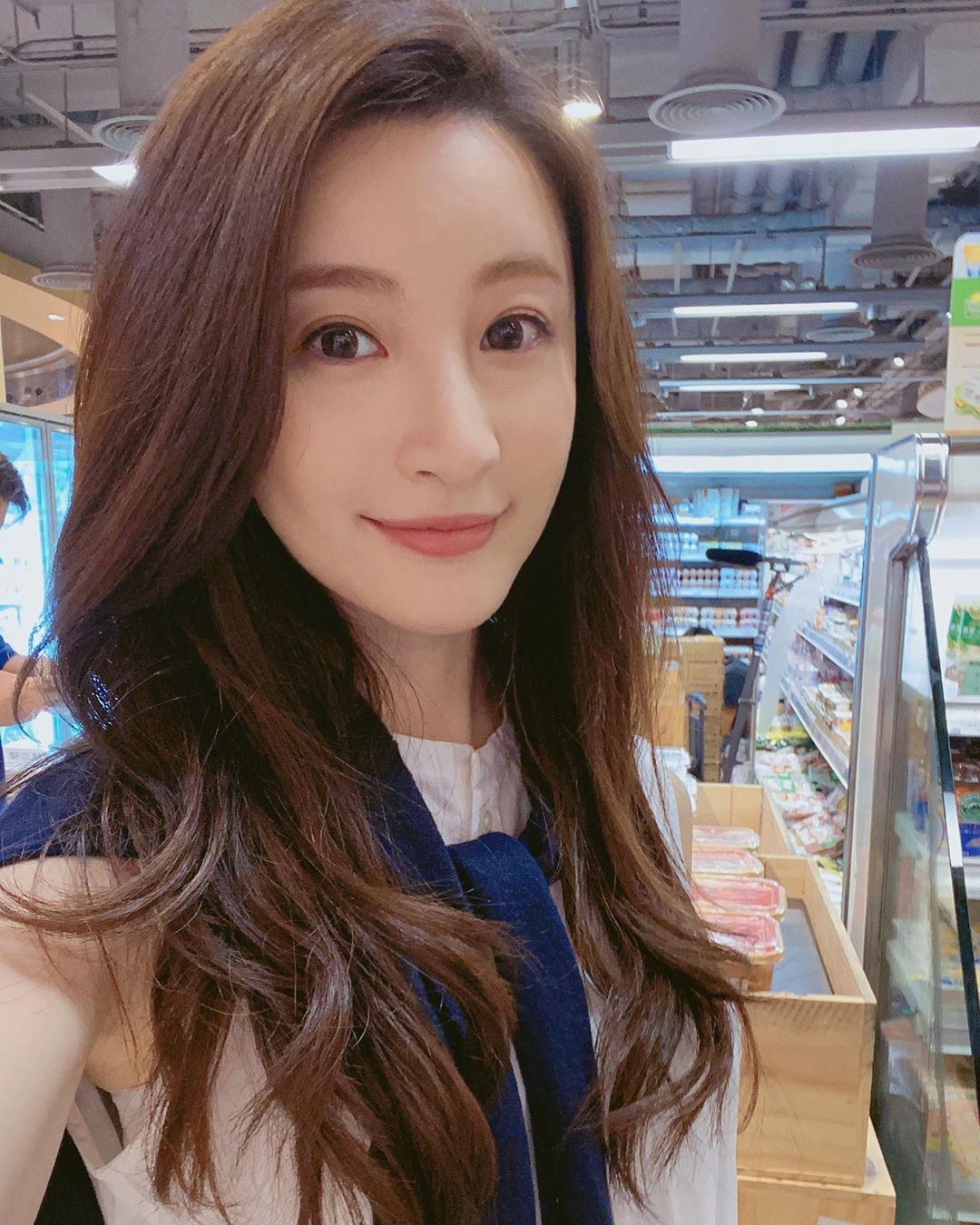 林夏薇ig呼吁大家在家做运动，身材超fit网民大赞！