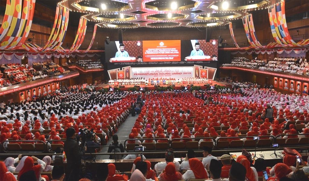 焦点新闻:新任柔州大臣上位,引发柔佛巫统党内动荡。