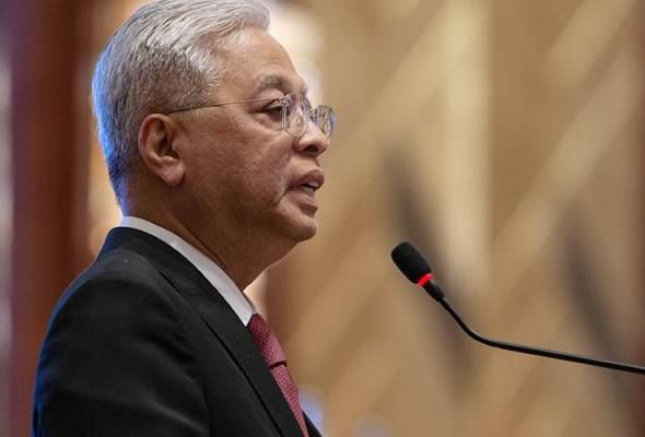 焦点新闻：老师公开批评教育弊端，教育部否认下达开除令。