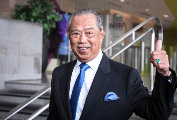 muhyiddin quits as pn chief