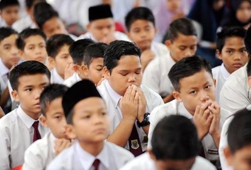 பிள்ளைகளுக்கு அதிகம் செல்லம் கொடுக்காதீர் !